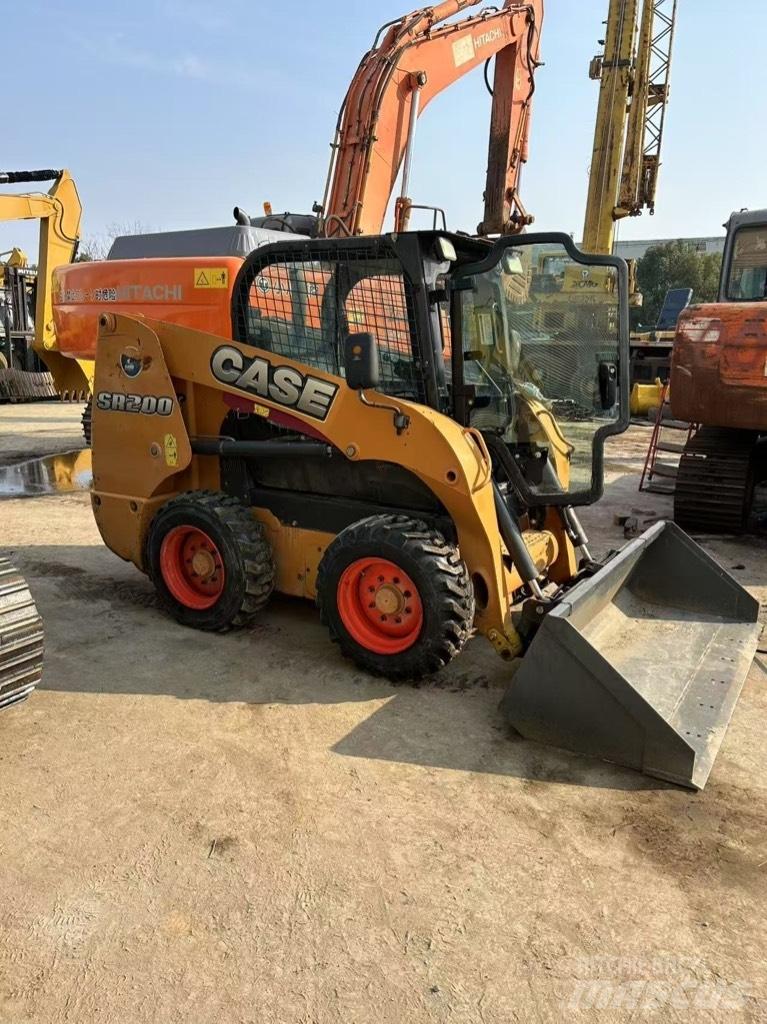 CASE SR 200 Kompaktrakodók