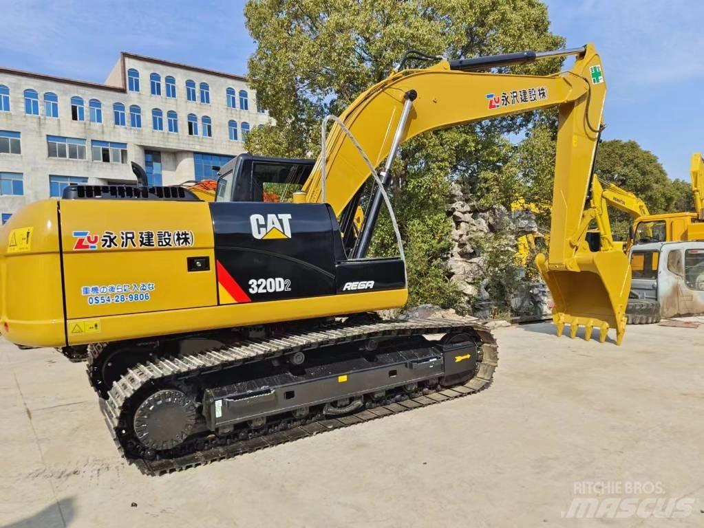 CAT 320 D2 Lánctalpas kotrók