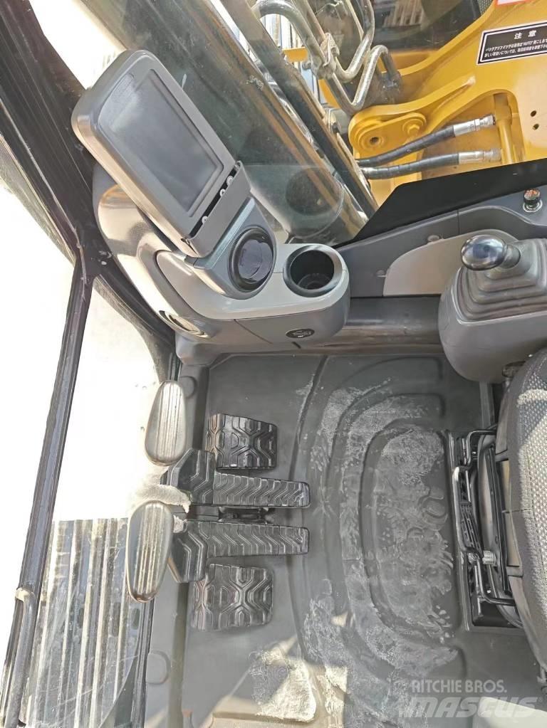 CAT 320 D2 Lánctalpas kotrók