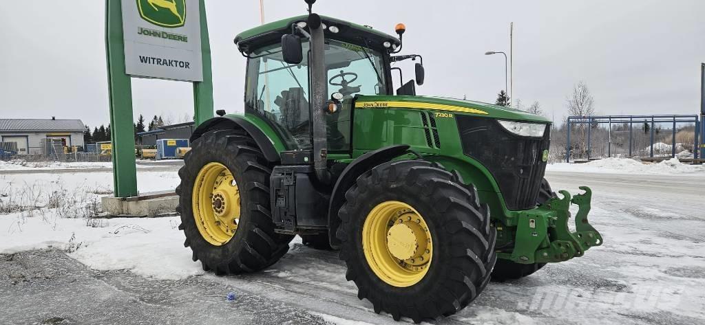 John Deere 7230 R Traktorok