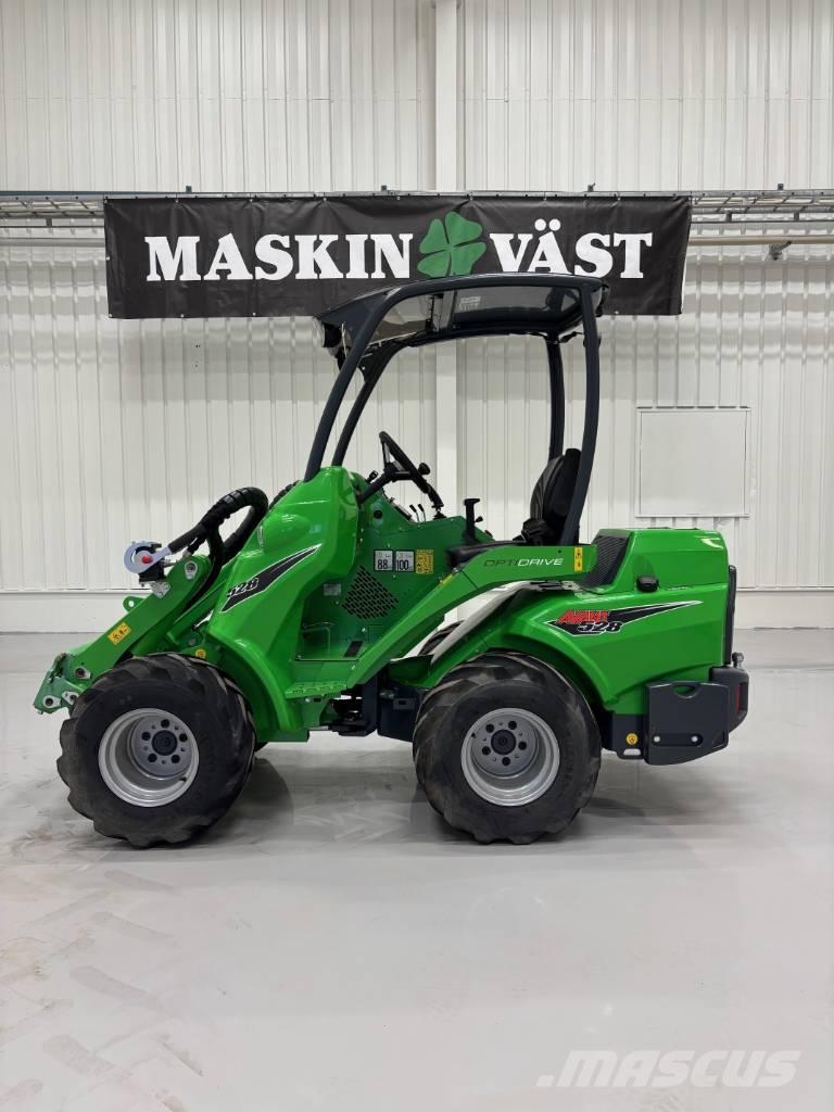 Avant 528 Univerzális rakodók