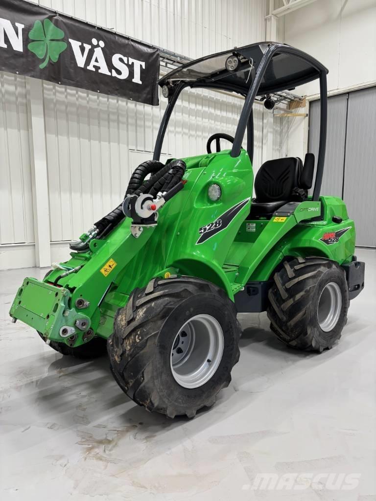 Avant 528 Univerzális rakodók