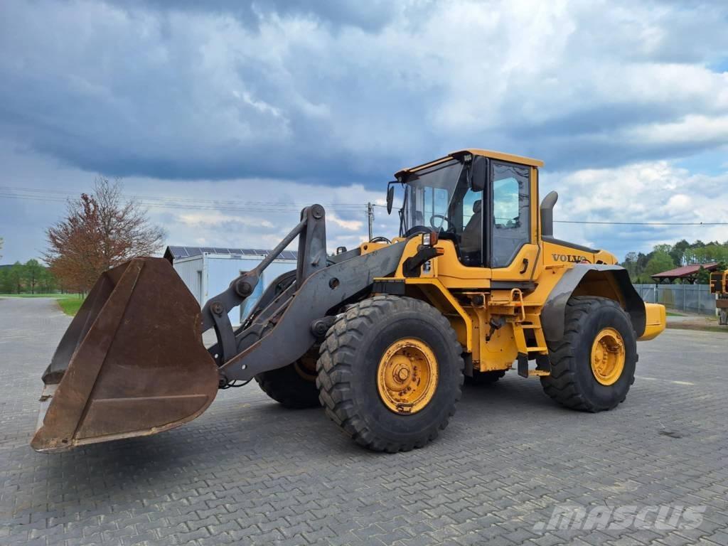 Volvo L 120 F Gumikerekes homlokrakodók