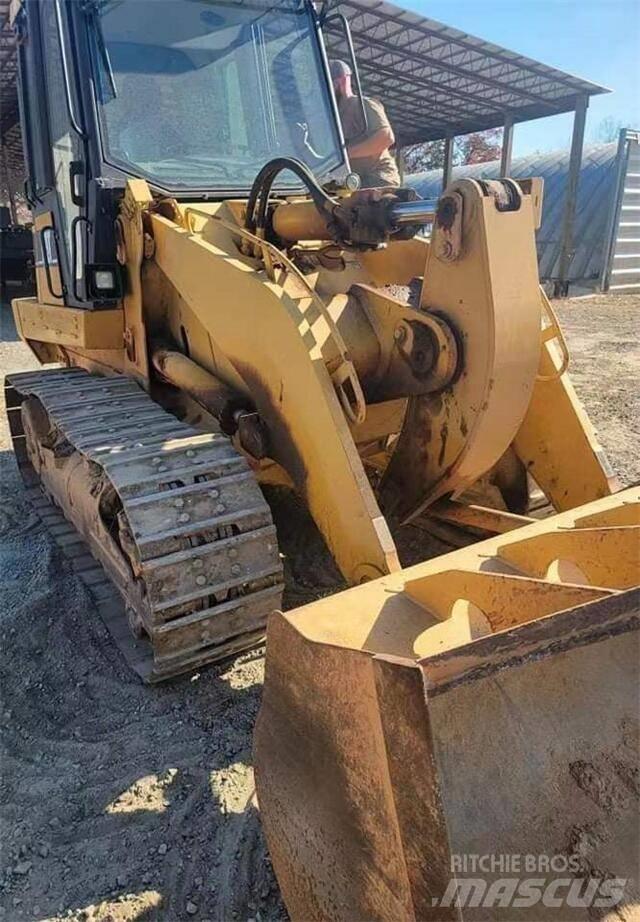 CAT 953C Gumikerekes homlokrakodók