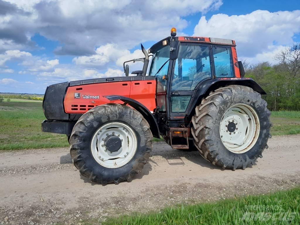 Valmet 8450 Traktorok