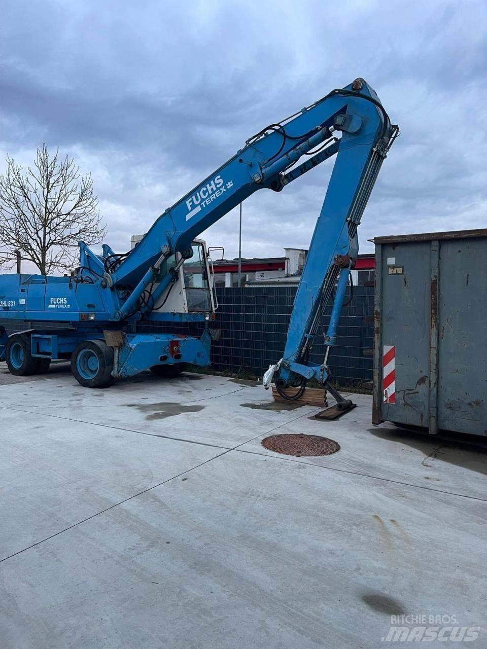 Fuchs MHL 331 Gumikerekes kotrók