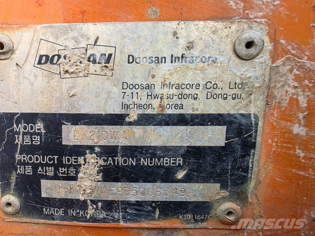 Doosan DX 210 W Gumikerekes kotrók