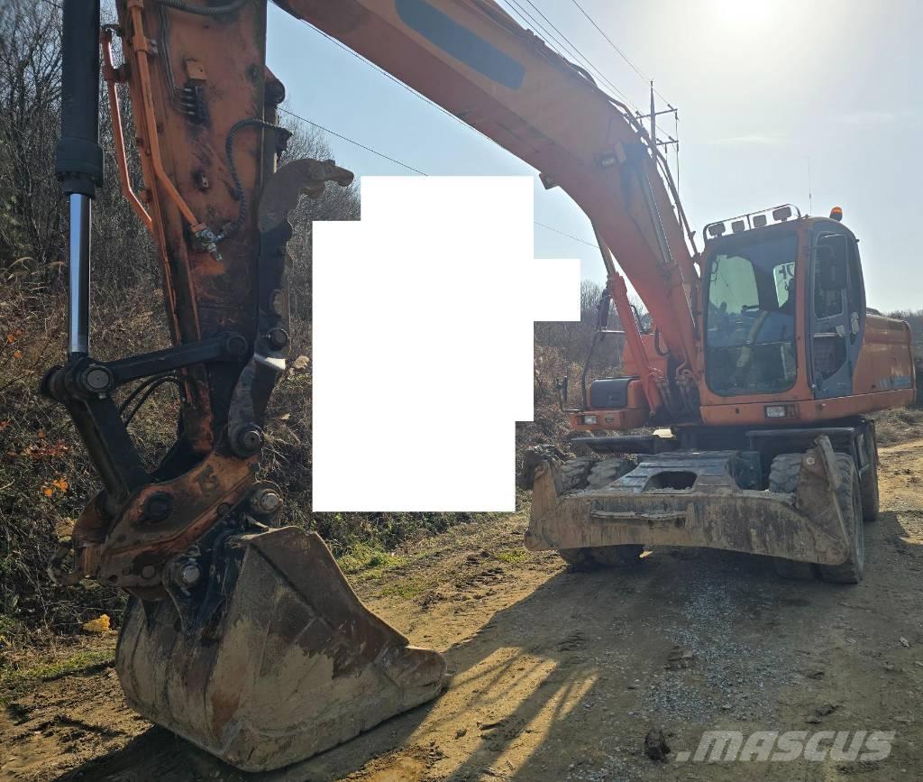 Doosan DX 210 W Gumikerekes kotrók