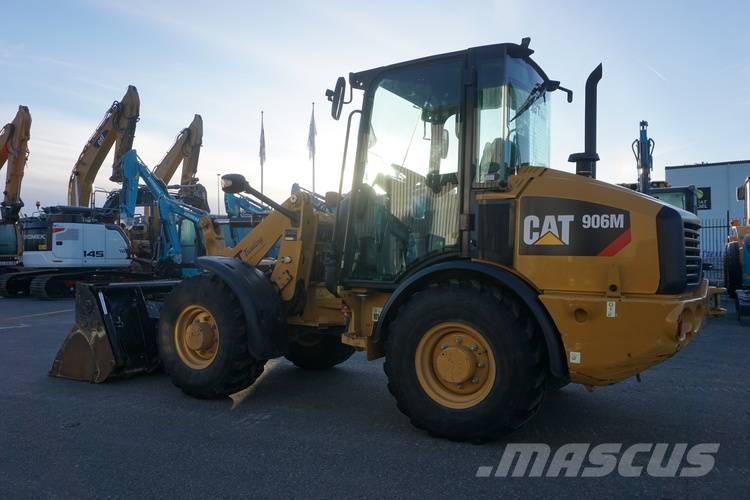 CAT 906M Gumikerekes homlokrakodók