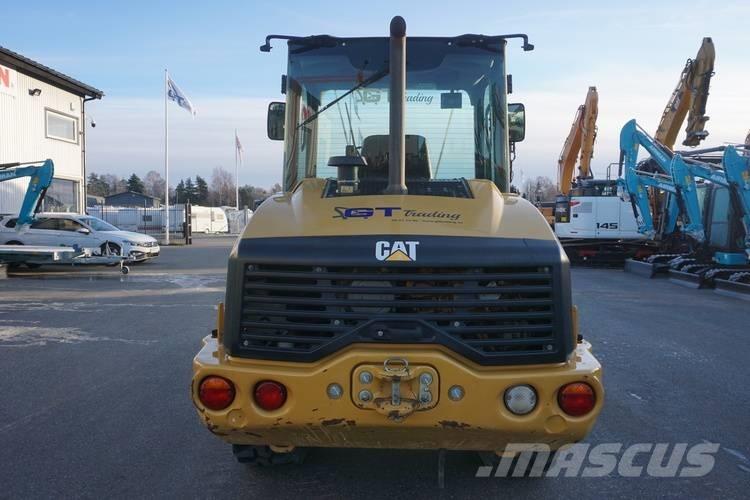 CAT 906M Gumikerekes homlokrakodók