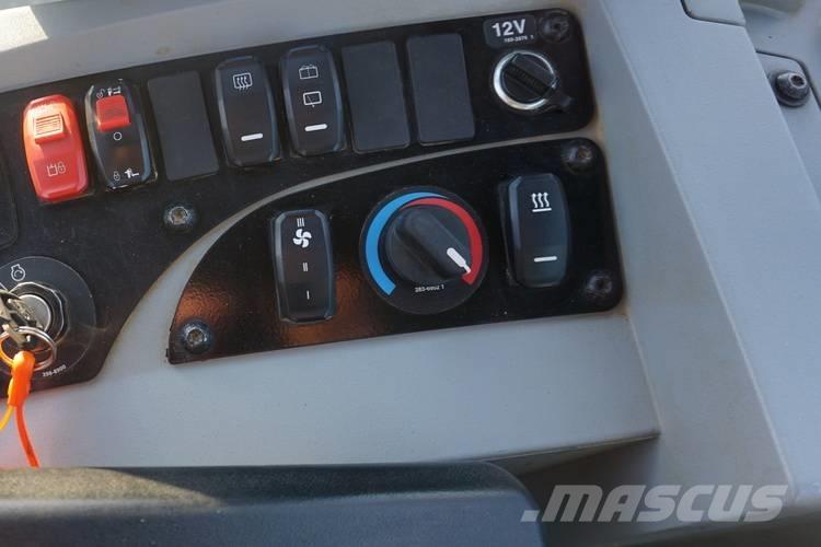 CAT 906M Gumikerekes homlokrakodók