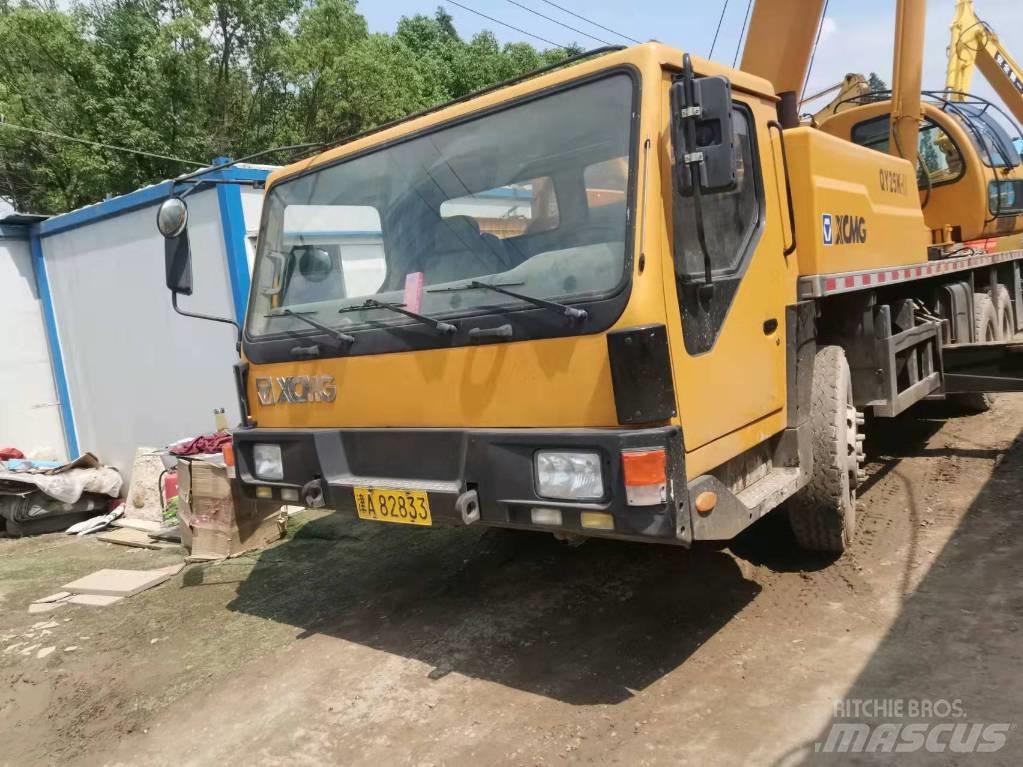 XCMG QY25K Terepdaruk