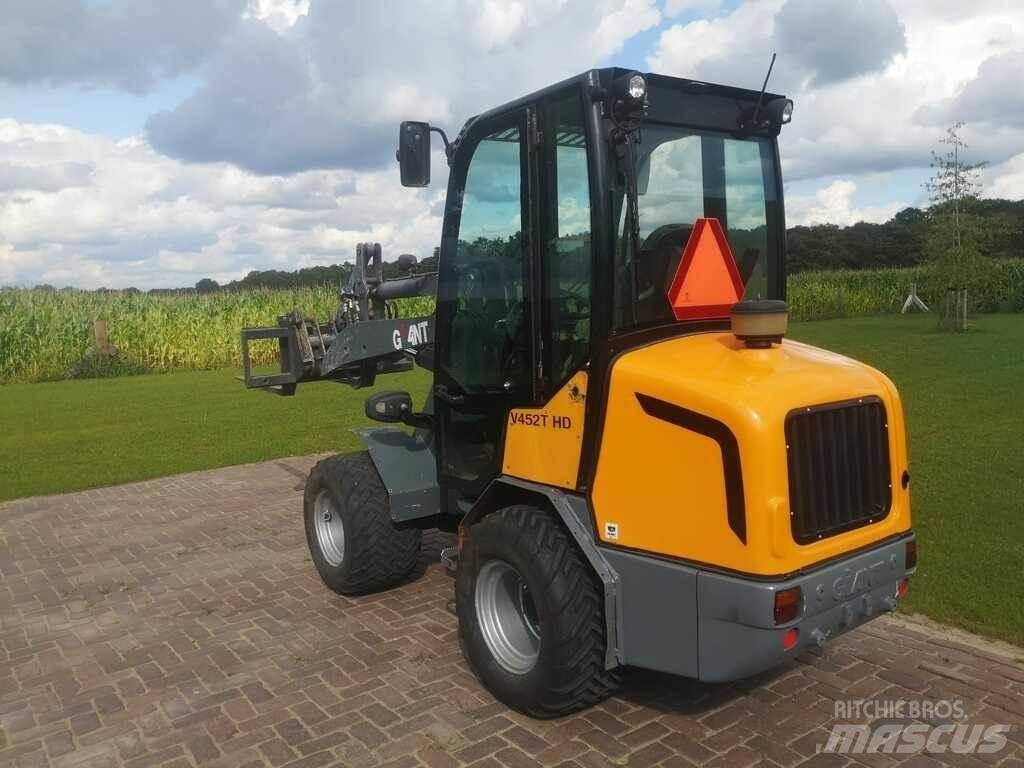 GiANT V 452 T HD Gumikerekes homlokrakodók