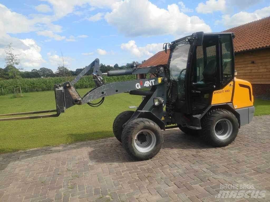 GiANT V 452 T HD Gumikerekes homlokrakodók