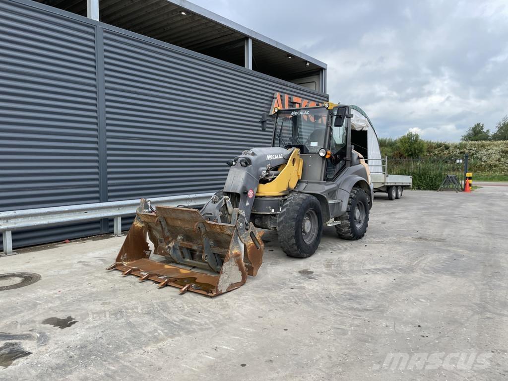 Mecalac AS 700 Gumikerekes homlokrakodók