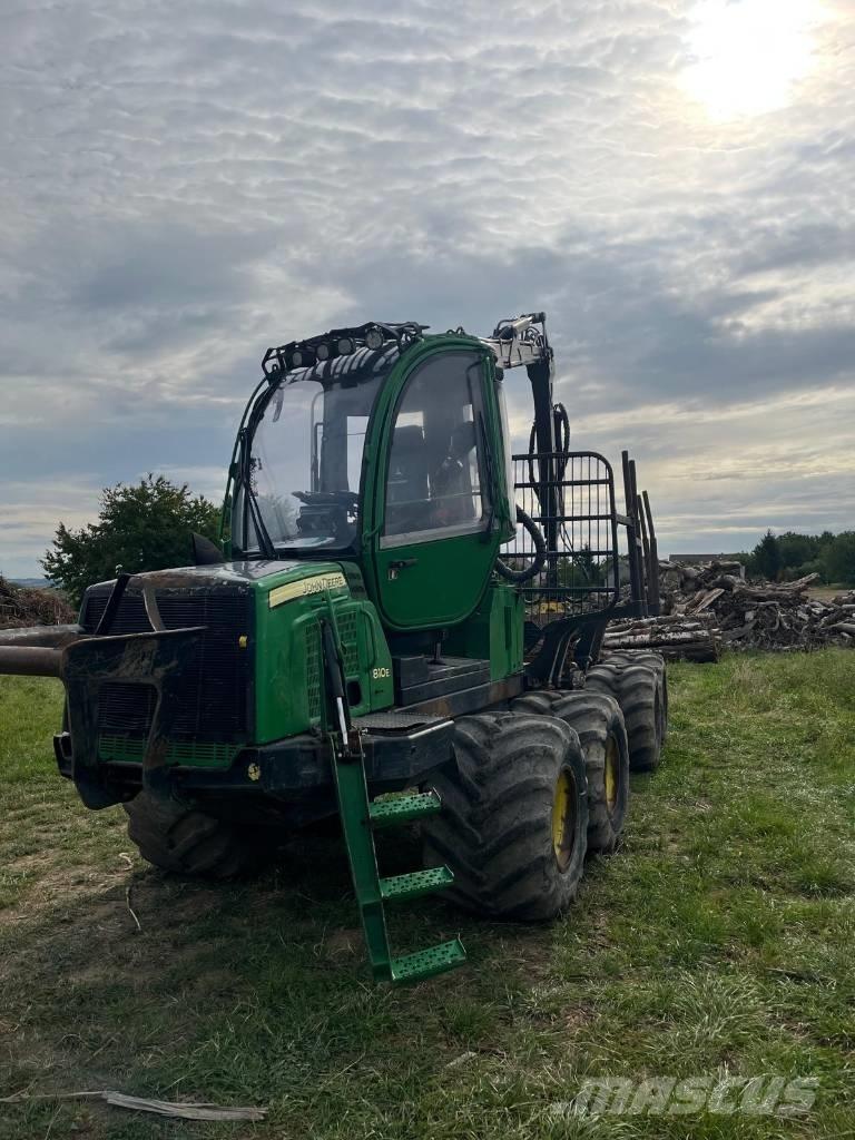 John Deere 810 E Kihordók