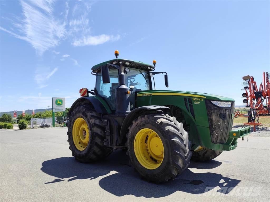 John Deere 8370R Traktorok