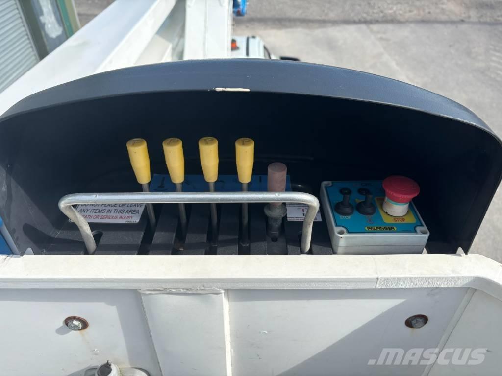Palfinger P130A Teherautóra szerelt emelők és állványok