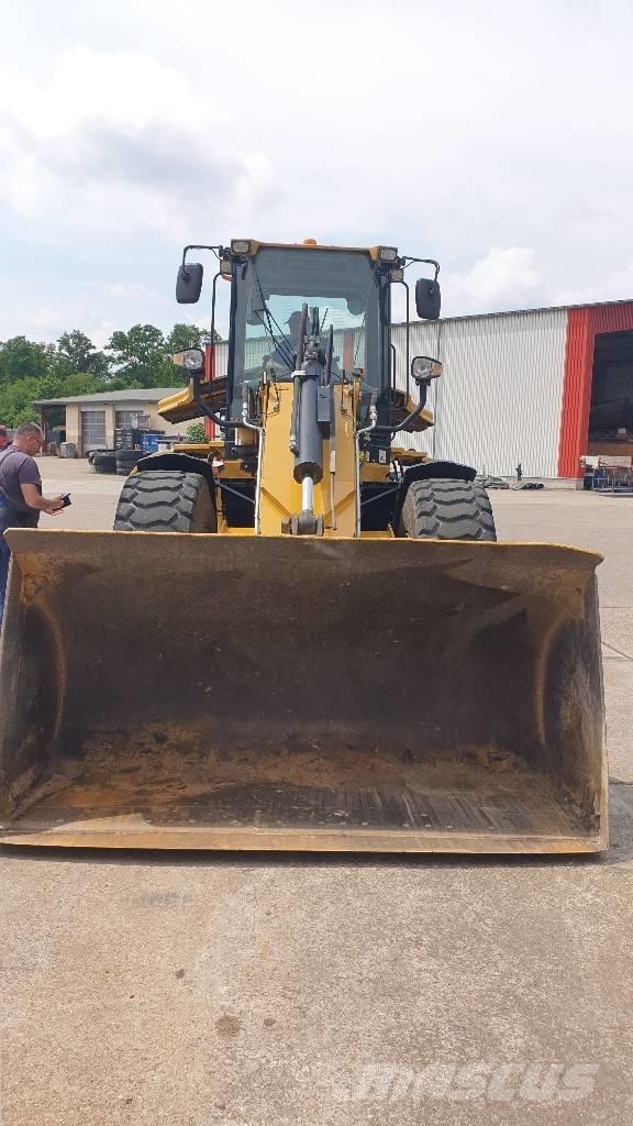 CAT 930 H Gumikerekes homlokrakodók