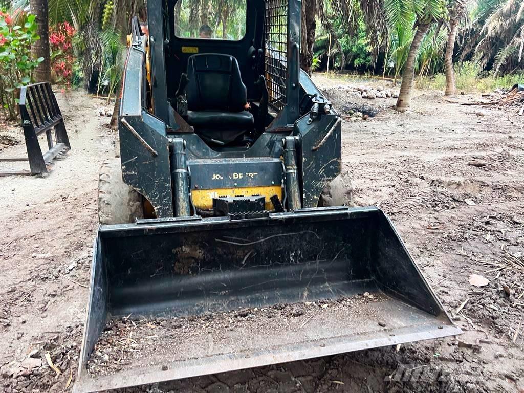 John Deere 312 Kompaktrakodók