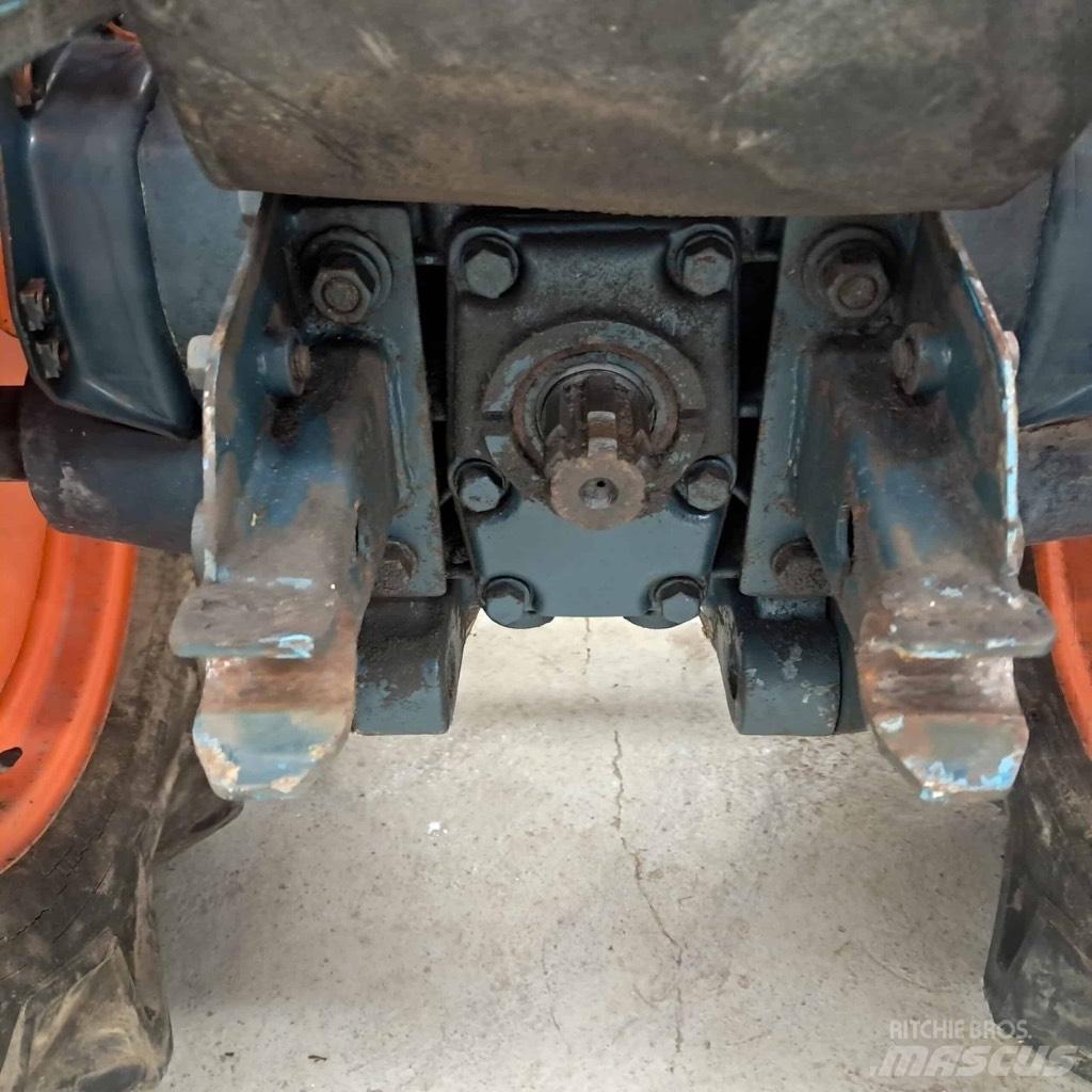 Kubota B 7000 Traktorok