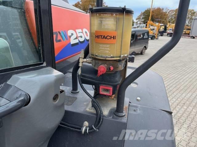 Hitachi ZW 250-6 Gumikerekes homlokrakodók