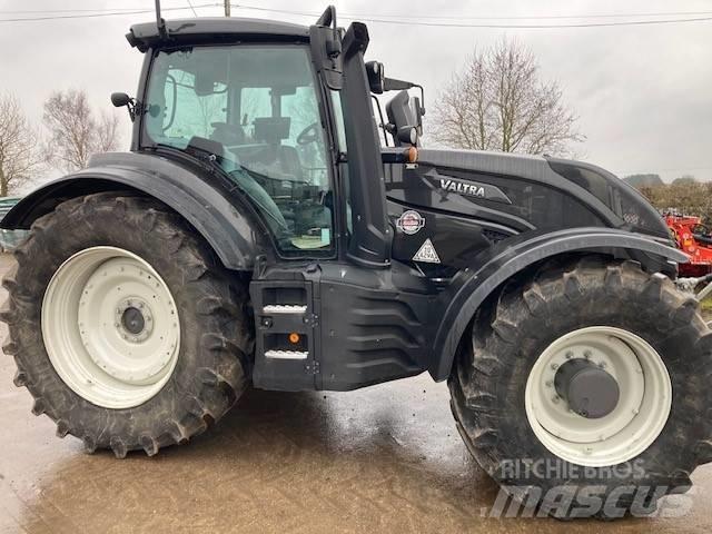 Valtra T214 Versu Traktorok