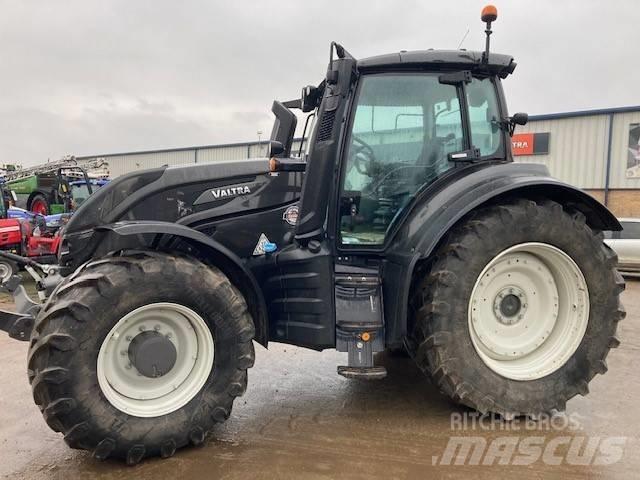 Valtra T214 Versu Traktorok