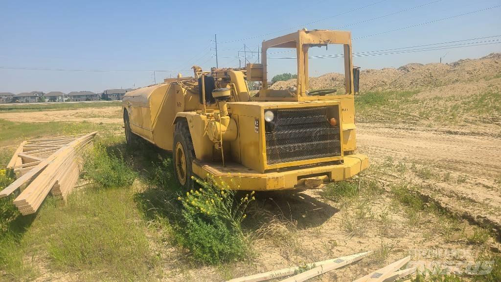 CAT 613 B Vízszállító teherautók