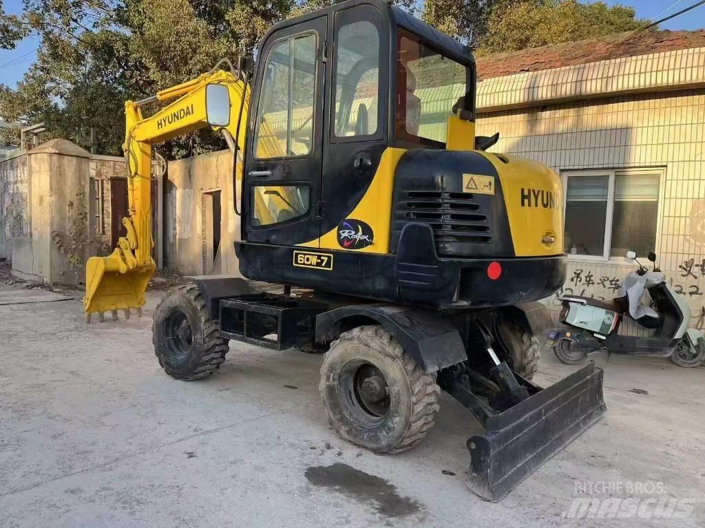 Hyundai 60 W Gumikerekes kotrók
