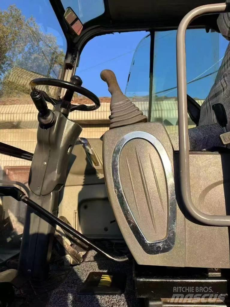 Hyundai 60 W Gumikerekes kotrók