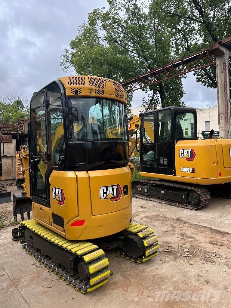 CAT 302 Mini kotrók < 7t