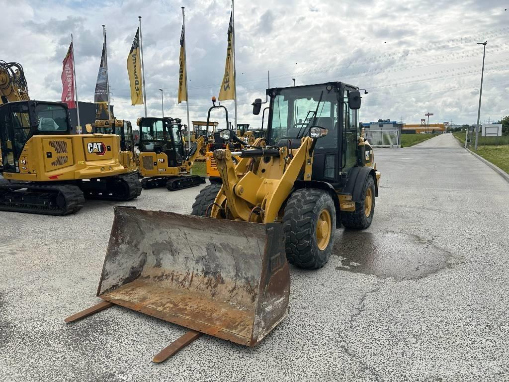 CAT 906 Gumikerekes homlokrakodók