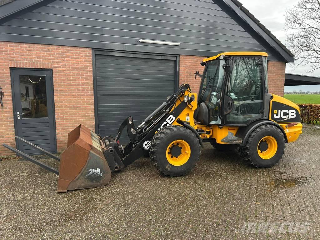 JCB 406 Gumikerekes homlokrakodók