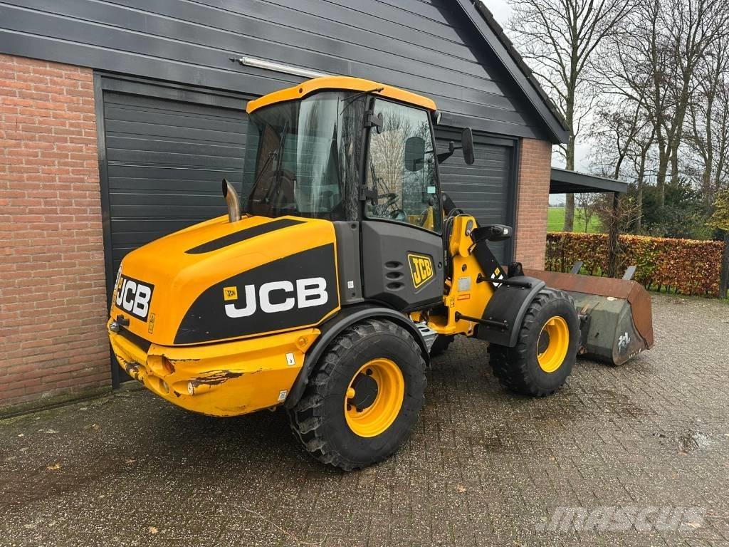 JCB 406 Gumikerekes homlokrakodók
