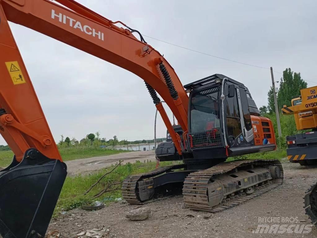 Hitachi ZX210 Lánctalpas kotrók