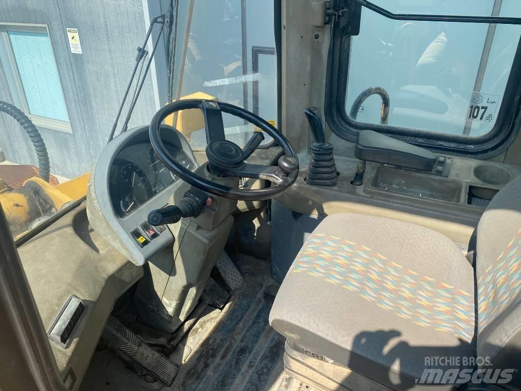 Daewoo MG300-V Gumikerekes homlokrakodók