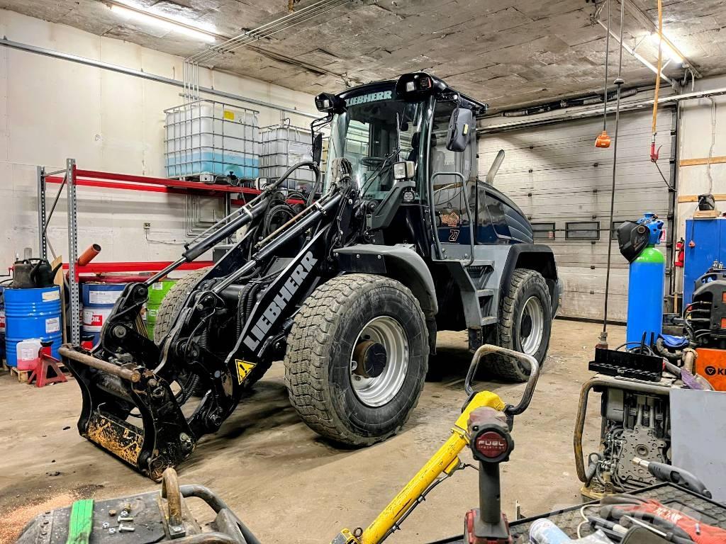 Liebherr L 524 Gumikerekes homlokrakodók