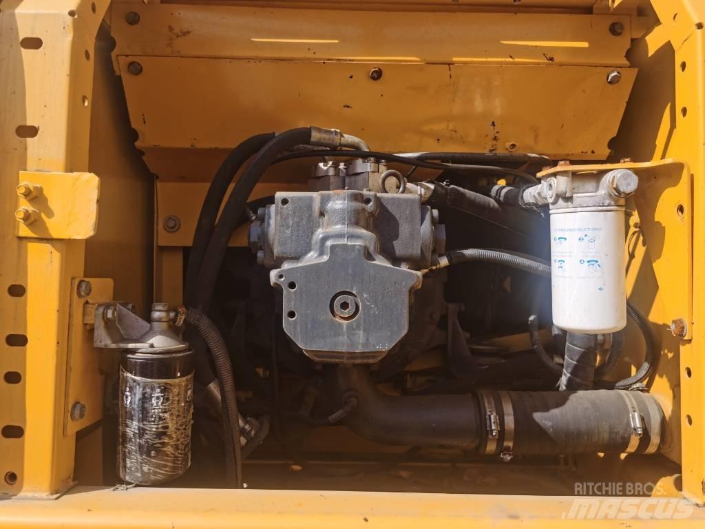 Komatsu PC 220-7 Lánctalpas kotrók