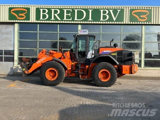 Hitachi ZW 250-6 Gumikerekes homlokrakodók