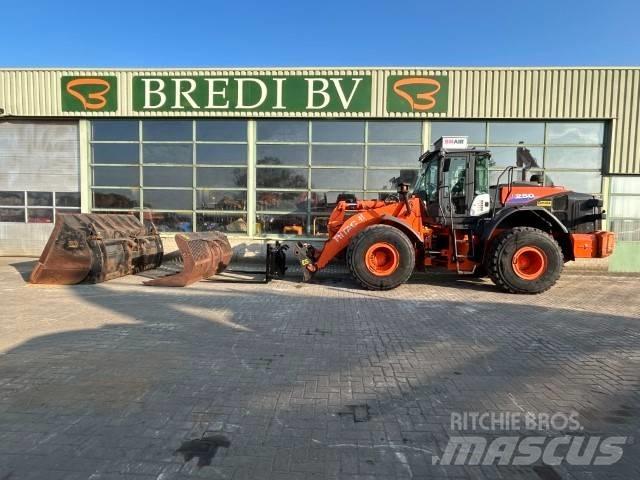 Hitachi ZW 250-6 Gumikerekes homlokrakodók