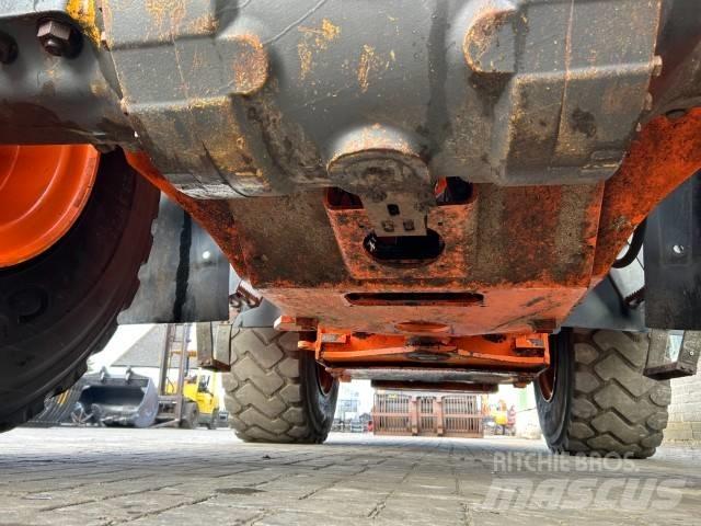Hitachi ZW 250-6 Gumikerekes homlokrakodók