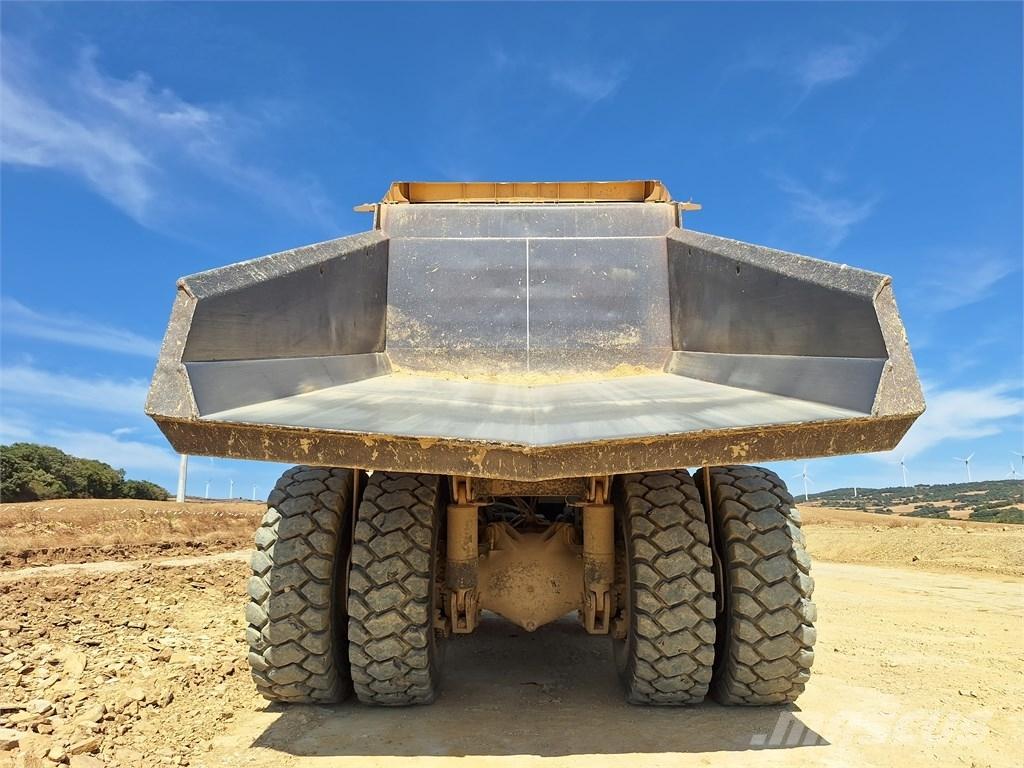 Komatsu HD 605-7E0 Nehézdömper