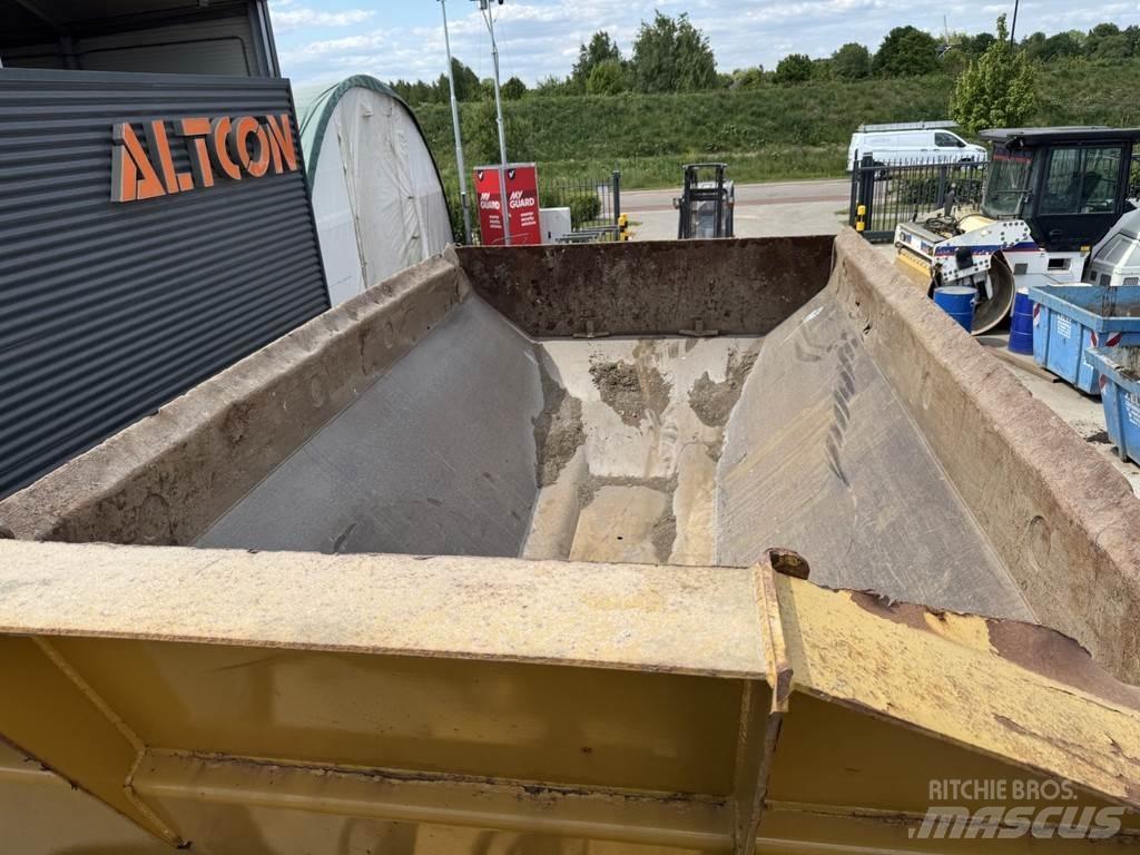 CAT 730C Mezei dömperek