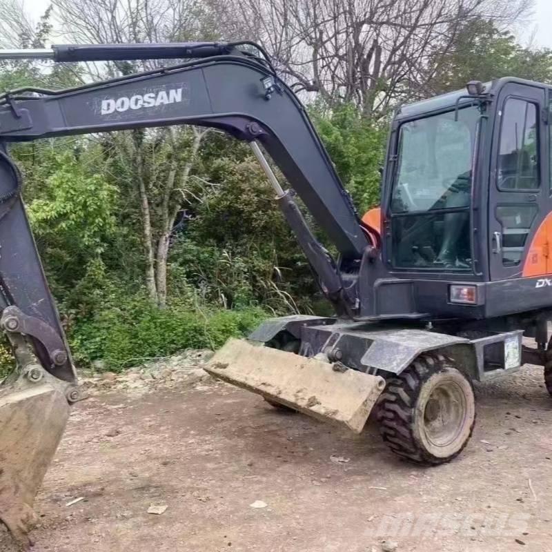 Doosan DX60W Gumikerekes kotrók
