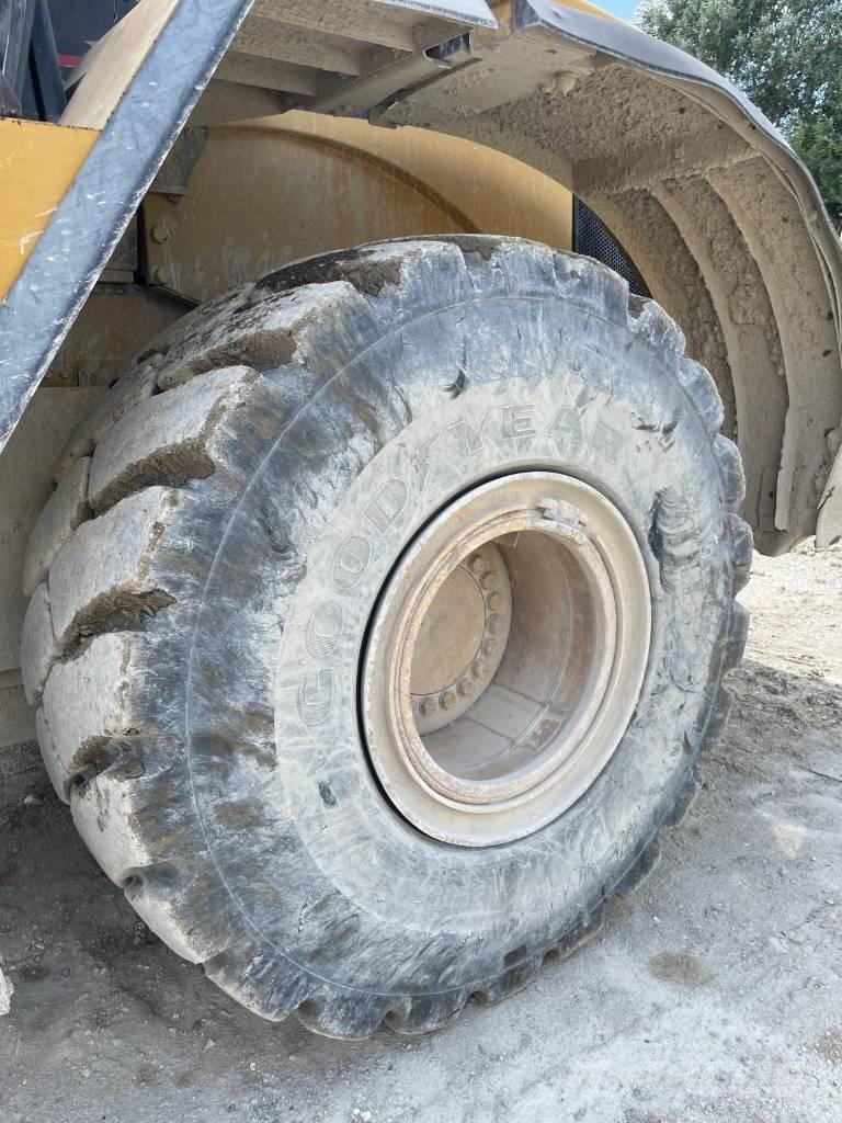 CAT 966 G Gumikerekes homlokrakodók