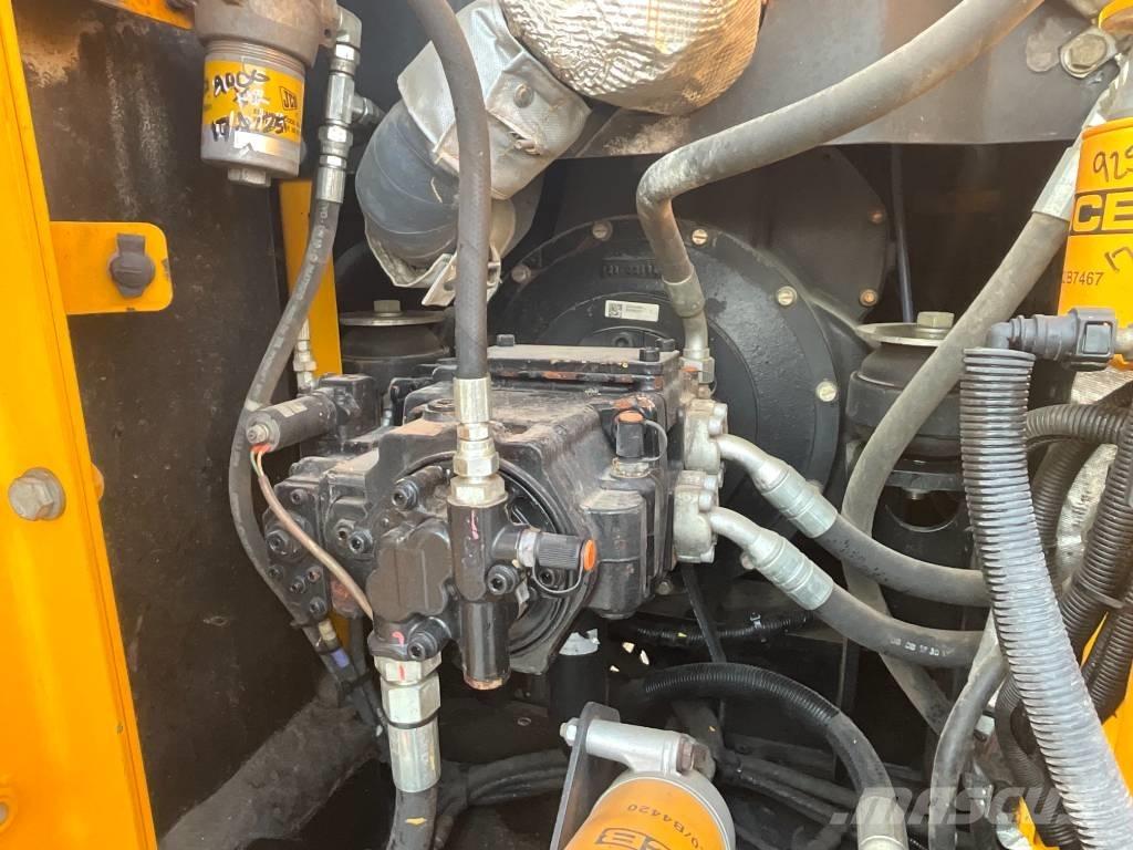 JCB JS 130 LC 4F Lánctalpas kotrók