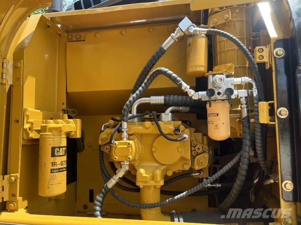 CAT 323 D L Lánctalpas kotrók
