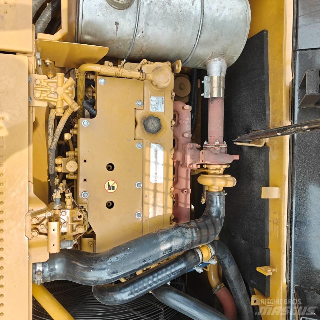 CAT 323 D L Lánctalpas kotrók