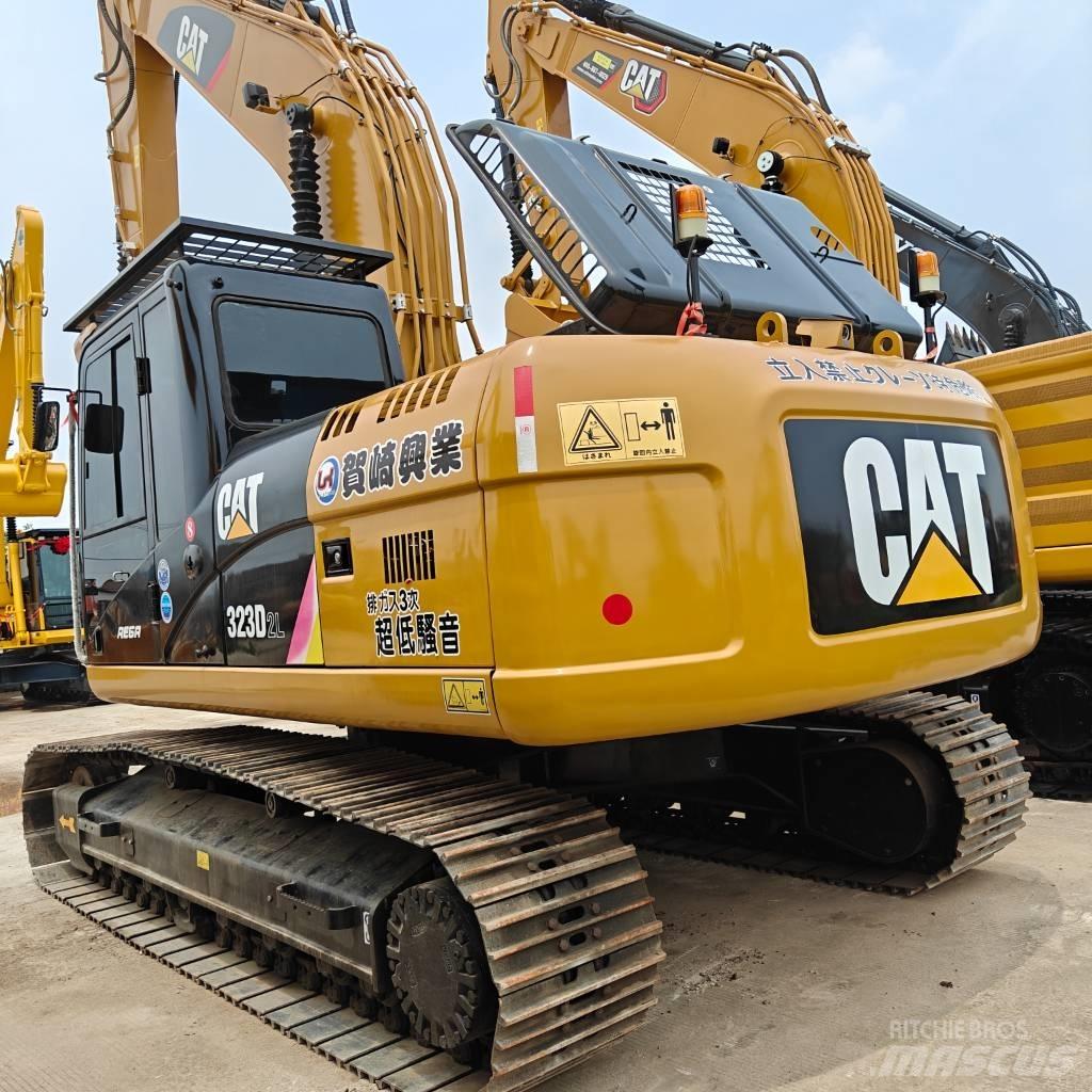 CAT 323 D L Lánctalpas kotrók